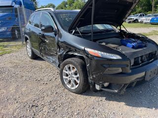 2016 Jeep Cherokee Latitude - Primary Damage Right Image